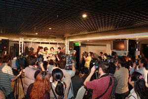 《鑑真大和尚》動畫電影首映記者會吸引許多媒體前來採訪。