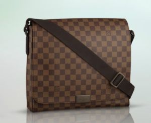 District 中號手袋的介紹