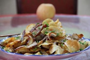 鴨腿釀雞腿菇配藍莓 鴨腿釀雞腿菇配藍莓