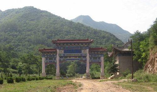 崛山森林公園山門