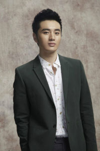 周揚（韓張 飾）