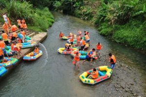 大余河洞漂流