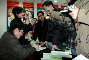 《廣州話方言詞典》簽售