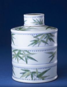 鬥彩竹紋竹節式蓋罐 鬥彩竹紋竹節式蓋罐