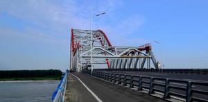 長淮衛淮河大橋為鋼桁拱橋