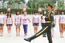 身著14式禮服的儀仗兵