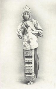 早年 荀慧生扮演的金玉奴