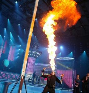 各項挑戰，精彩紛呈，扣人心弦；各種搞怪，水上競技水下秀場，爆笑升級。