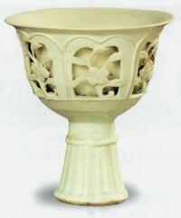 鏤空折枝花高足杯 鏤空折枝花高足杯