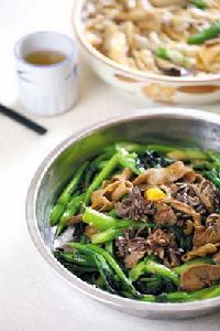 菜遠炒雞雜 菜遠炒雞雜