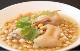 黃豆金針豬踭湯 黃豆金針豬踭湯