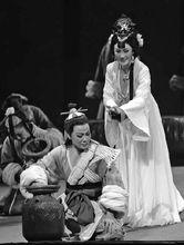 徐曉飛飾柳含煙(右) 張小君飾姚上林