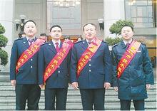 胡昌舉（左二）在武漢市第十七屆職工技能大賽中勇奪第二名