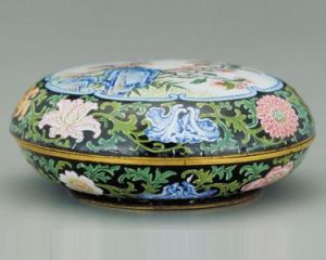 清雍正畫琺瑯梅禽紋扁圓盒 清雍正畫琺瑯梅禽紋扁圓盒