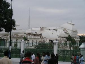 在海地首都太子港，海地總統府倒塌