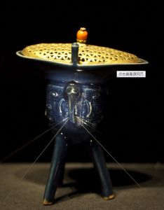 明嘉靖回青釉爵杯