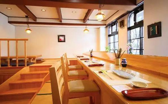 在日本流傳著一句民謠,草津的溫泉,除了相思病什麼都能治