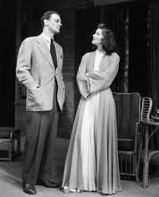 約瑟夫·科頓和凱薩琳·赫本在百老匯出演費城故事