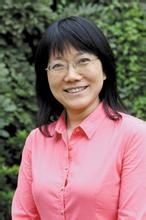 於梅[大連模特藝術學校校長]