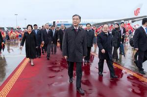 汪洋率中央代表團飛抵南寧