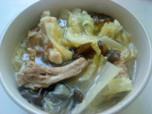 豬肉白菜乾煲排骨湯 豬肉白菜乾煲排骨湯