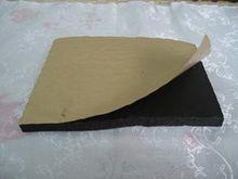 帶有背膠，施工簡單方便，可自行貼上。