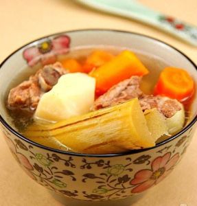 紅蘿蔔竹蔗煲馬蹄 紅蘿蔔竹蔗煲馬蹄