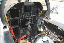 F/A-18E 的座艙布局