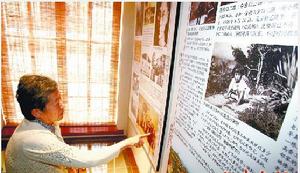 舒濟在館內觀看自己兒時的照片