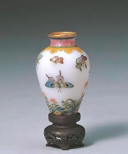 玻璃胎畫琺瑯蝴蝶紋瓶 玻璃胎畫琺瑯蝴蝶紋瓶