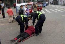 10&middot;8城管扶起摔倒老人事件