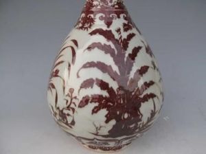 明洪武釉里紅松竹梅紋玉壺春瓶