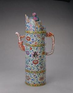 粉彩八寶勾蓮多穆壺