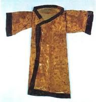 鳳鳥花卉紋繡淺黃絹面綿袍