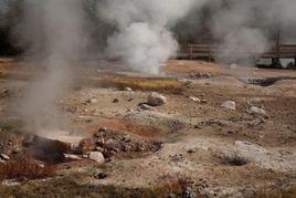 水蒸氣噴氣孔 水蒸氣噴氣孔