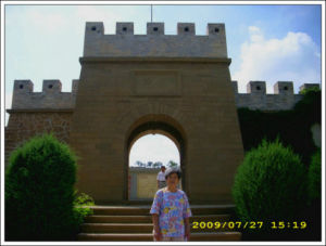 進入毛澤東、周恩來舊居新院大門