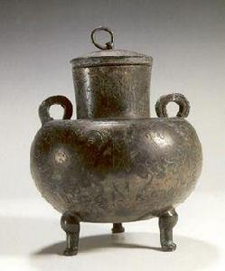 虎紋三足壺 虎紋三足壺