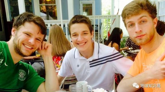 正常的時候確實正常（最左）