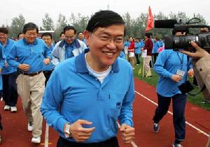 張汝京帶領員工參加活動