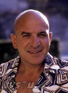 泰利&middot;薩瓦拉斯