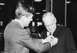 甘迺迪與艾倫·杜勒斯