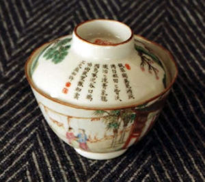 清粉彩瓷人物蓋茶碗