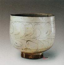 北宋磁州窯白釉劃花缽 北宋磁州窯白釉劃花缽