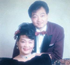 （圖）許海峰與妻子的結婚照
