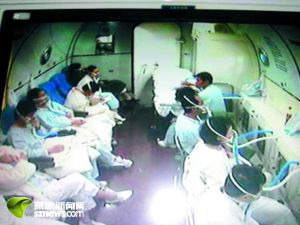 高壓氧艙治療是通過將人體置於一個艙內，在高壓狀態下吸氧以治療疾病。