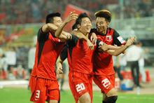 隊員擁抱慶祝，南昌八一體育場全場沸騰了！