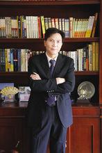 正榮集團董事局主席兼總裁 歐宗榮先生