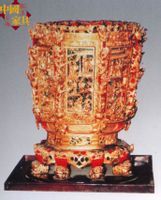 清代漆金透雕龍燭