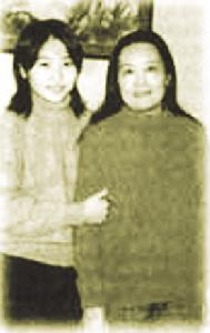 張末與媽媽肖華的合影