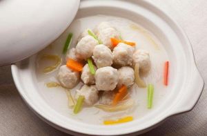 胡蘿蔔魚丸湯 胡蘿蔔魚丸湯